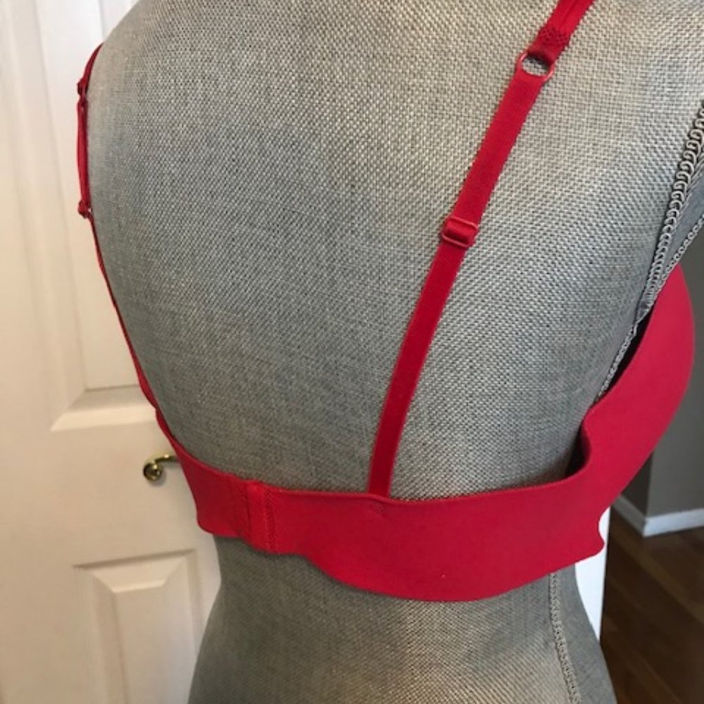 Wacoal Bra ~ Beautiful Red ~ Size 38D